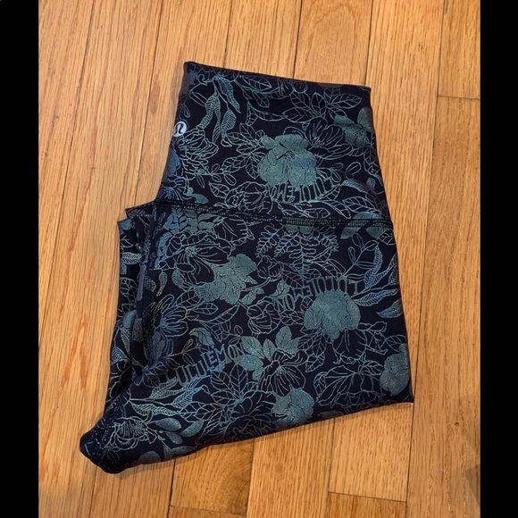 lululemon athletica Pants - Lululemon Wunder Train Leggings 23" Black Iridescent Foil